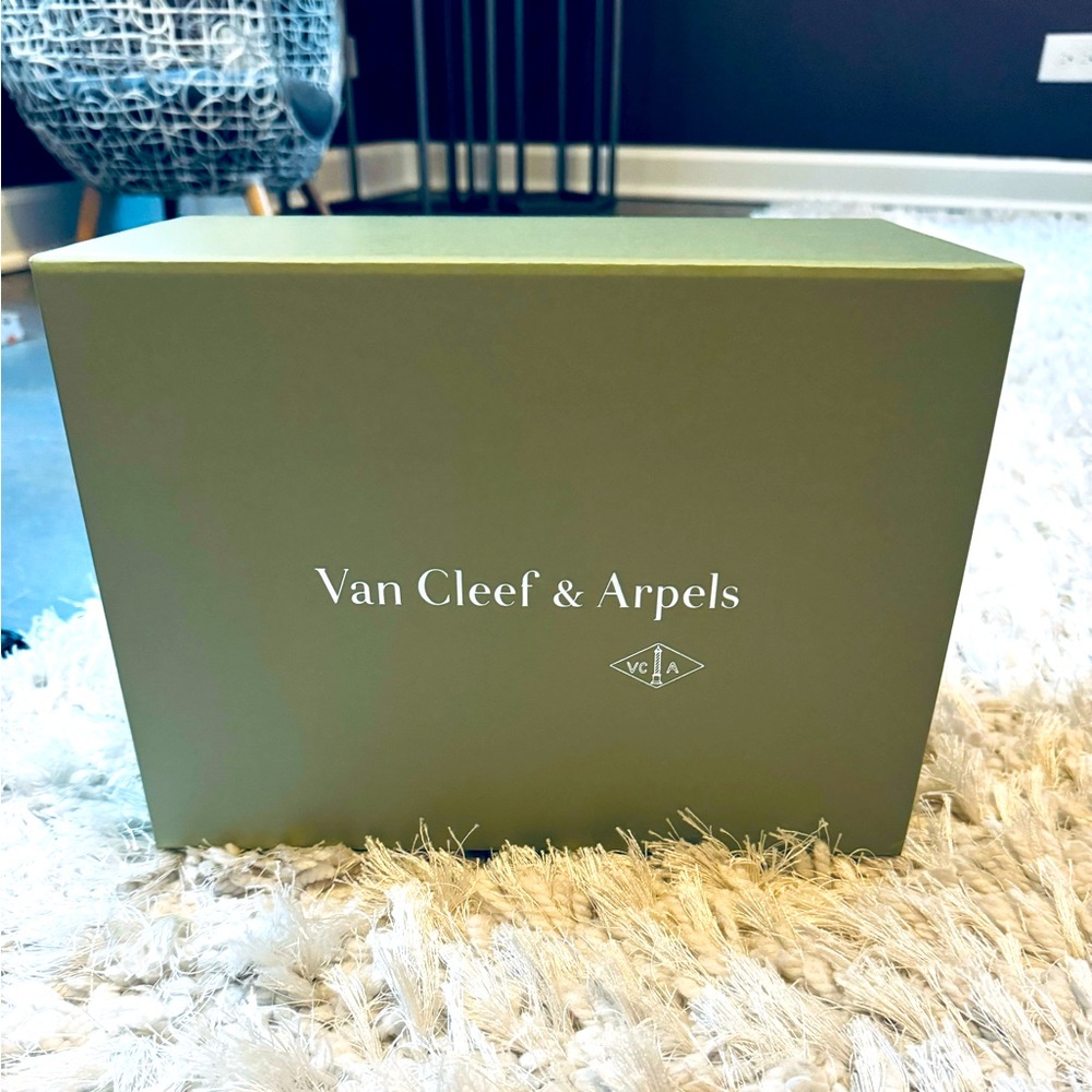 Van Cleef & Arpels Large Gift Box